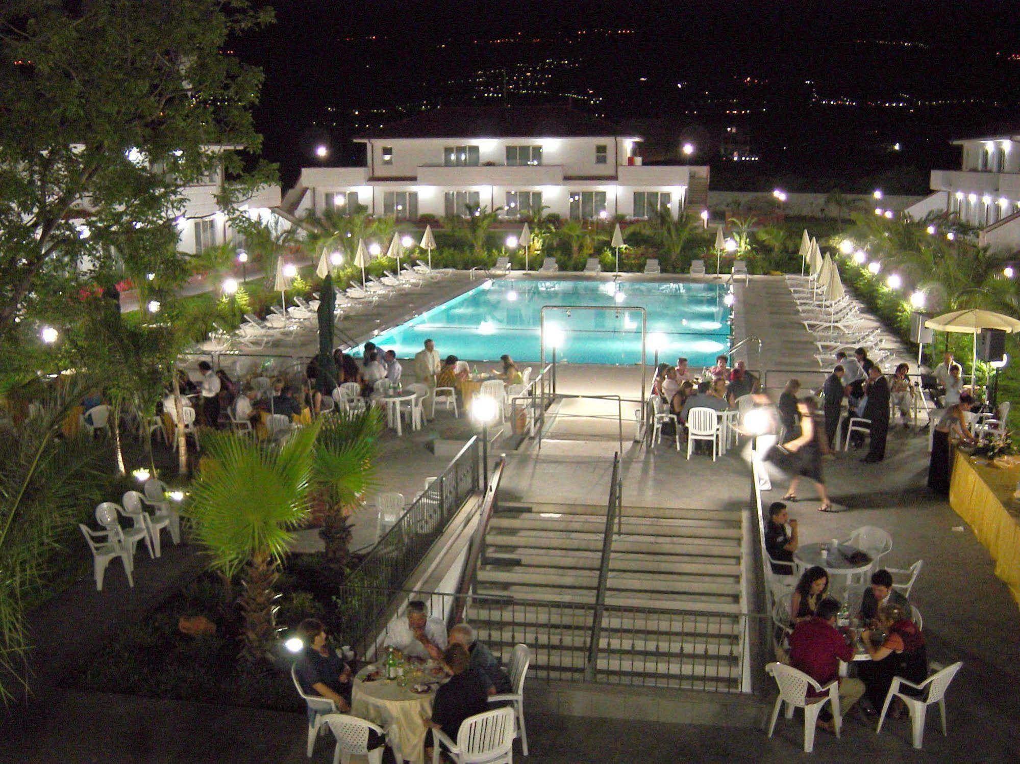 King'S House Hotel Resort Mascali Luaran gambar